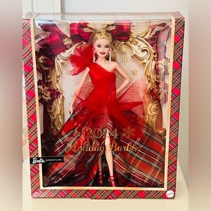 ❤️NEW BARBIE 2024 HOLIDAY DOLL MATTEL Barbie Signature.New in box 🎁